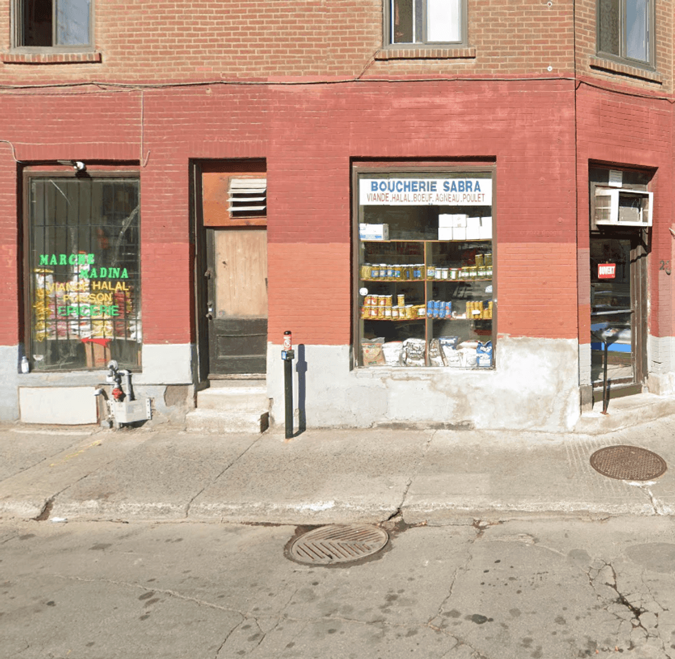 Devanture de la Boucherie Sabra \u00e0 Montr\u00e9al.
