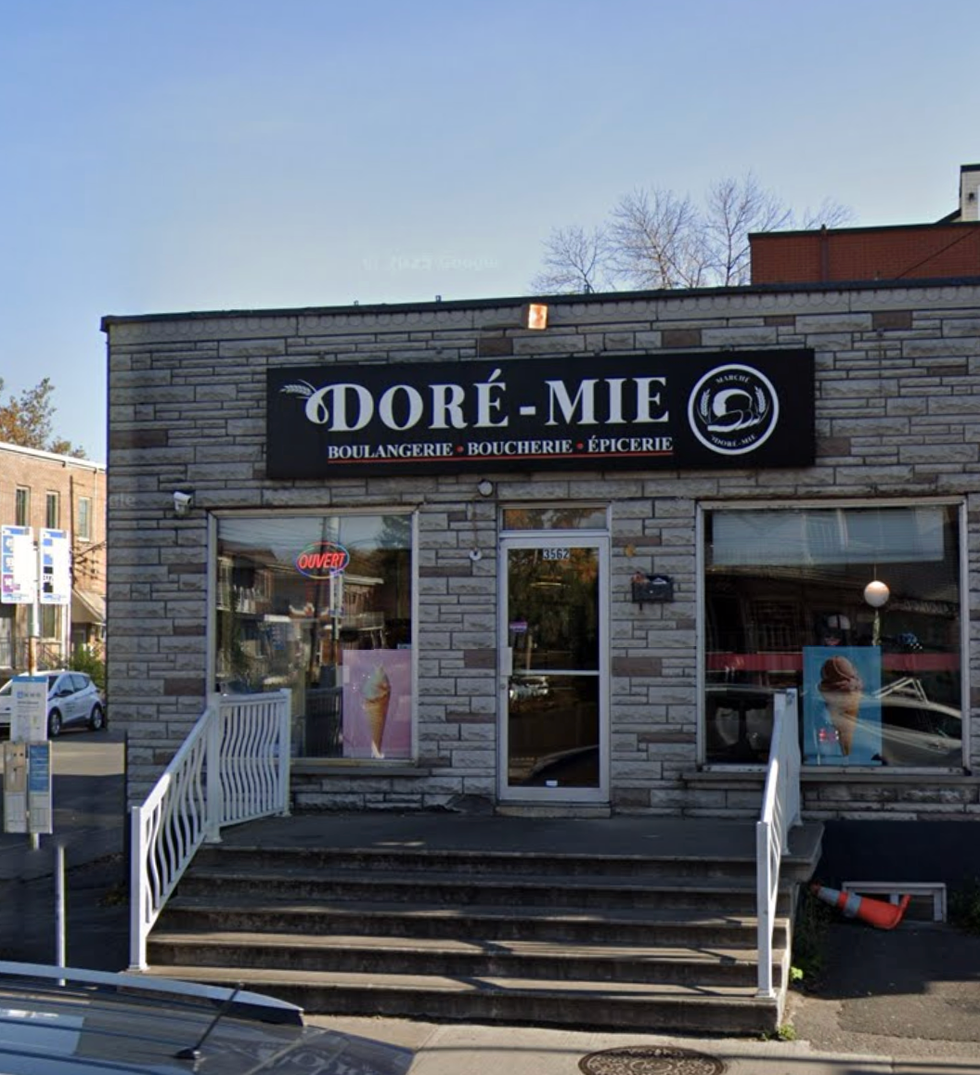 Devanture de la Boulangerie Dor\u00e9-Mie \u00e0 Montr\u00e9al.