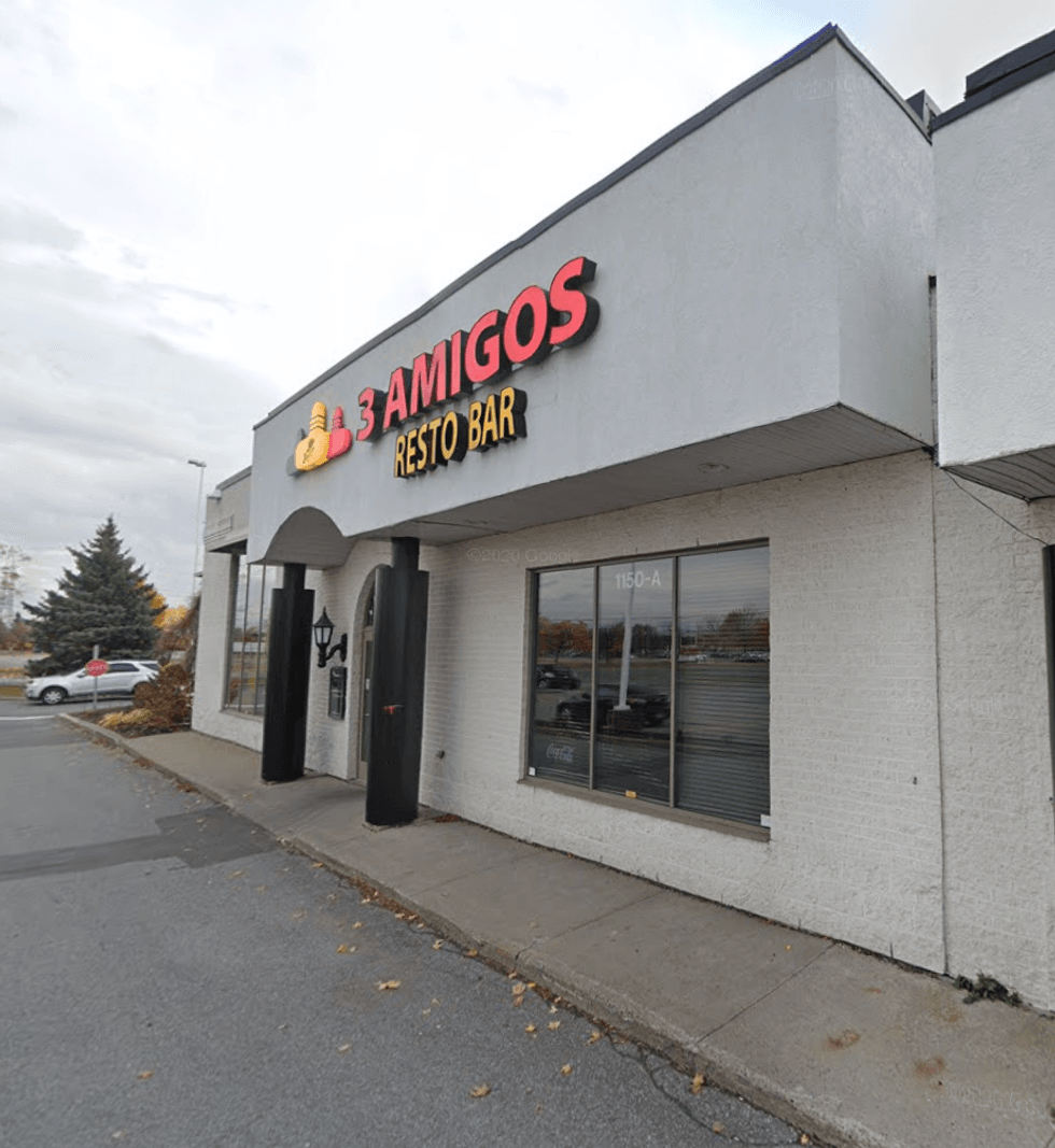 Devanture du 3 Amigos Resto-Bar \u00e0 Boucherville.