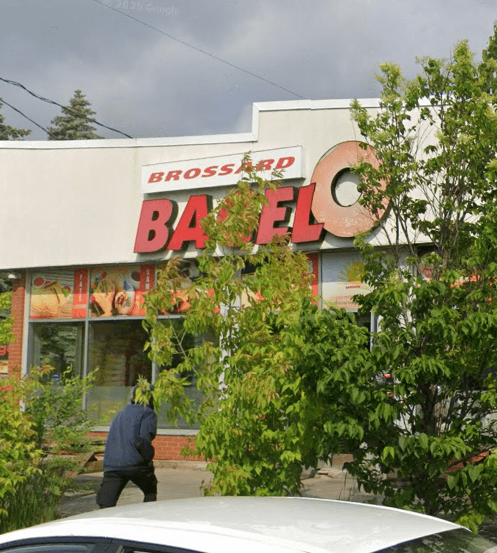 Devanture du Brossard Bagel \u00e0 Longueuil.