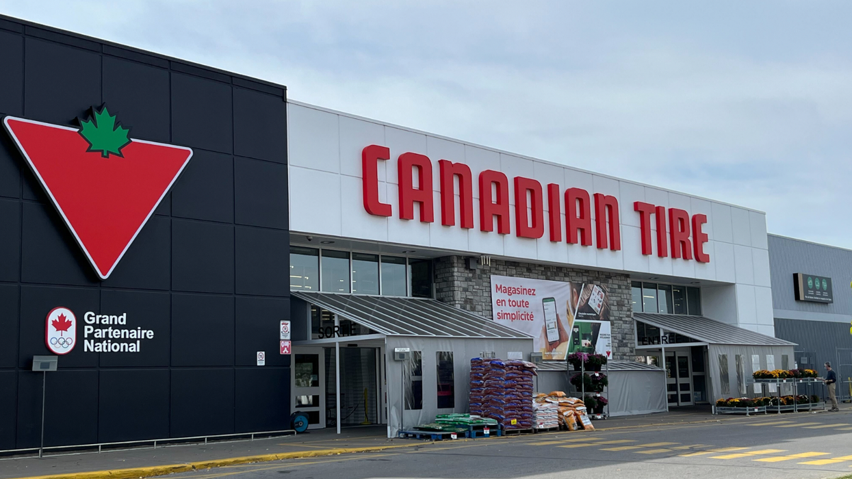 Devanture du Canadian Tire de Laval.