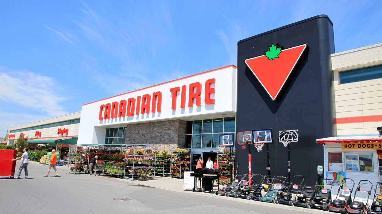 Devanture du Canadian Tire.
