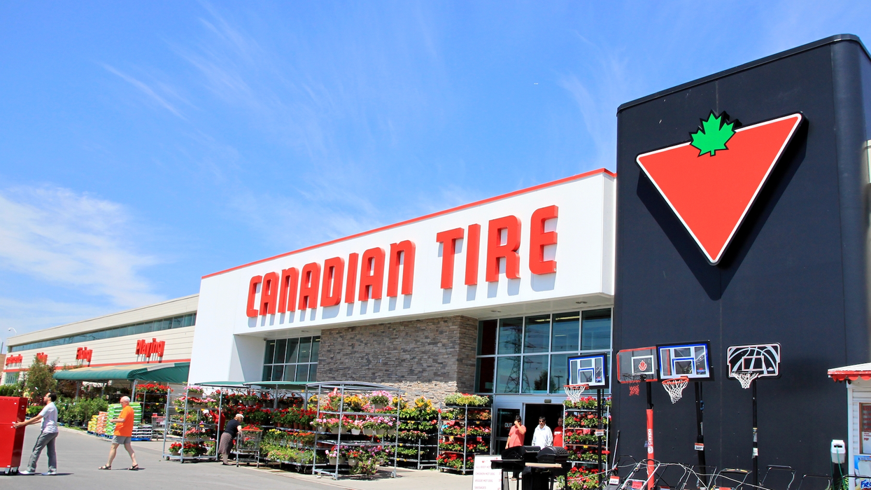 Devanture du Canadian Tire.