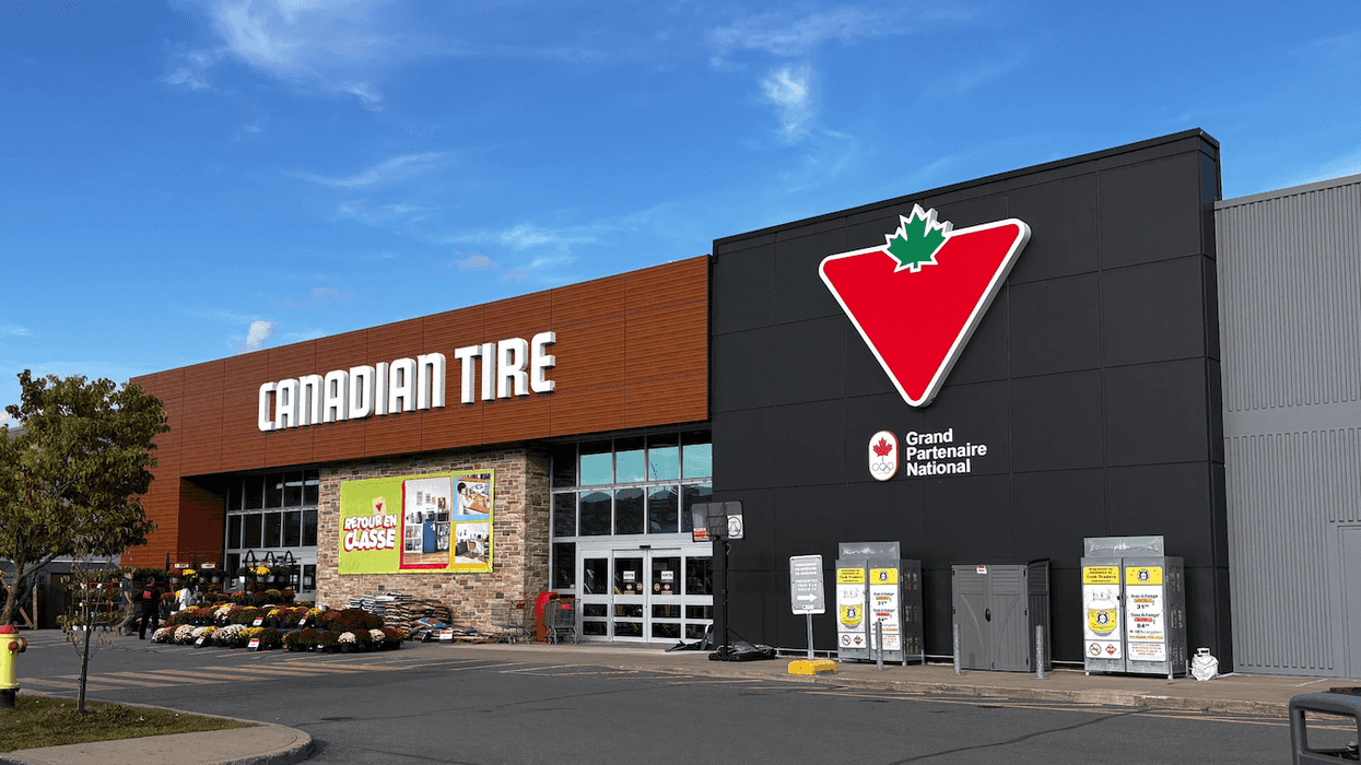 Devanture du Canadian Tire.