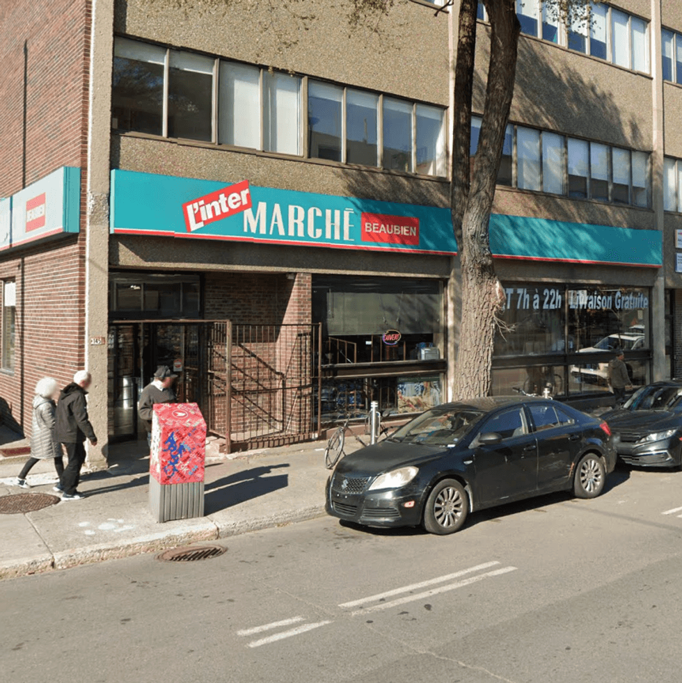 Devanture du commerce Inter March\u00e9 Beaubien \u00e0 Montr\u00e9al.