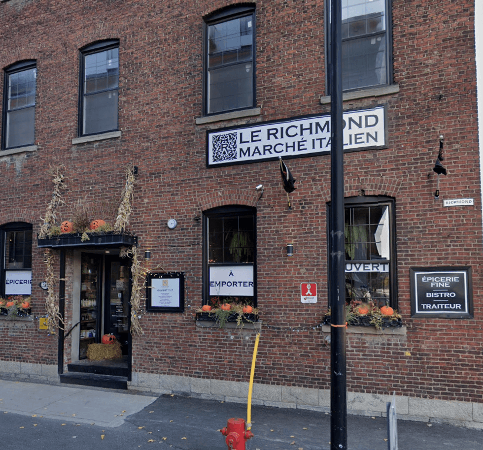 Devanture du commerce Le Richmond, March\u00e9 Italien \u00e0 Montr\u00e9al.