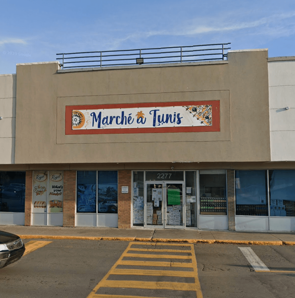 Devanture du commerce March\u00e9 \u00e0 Tunis \u00e0 Montr\u00e9al.