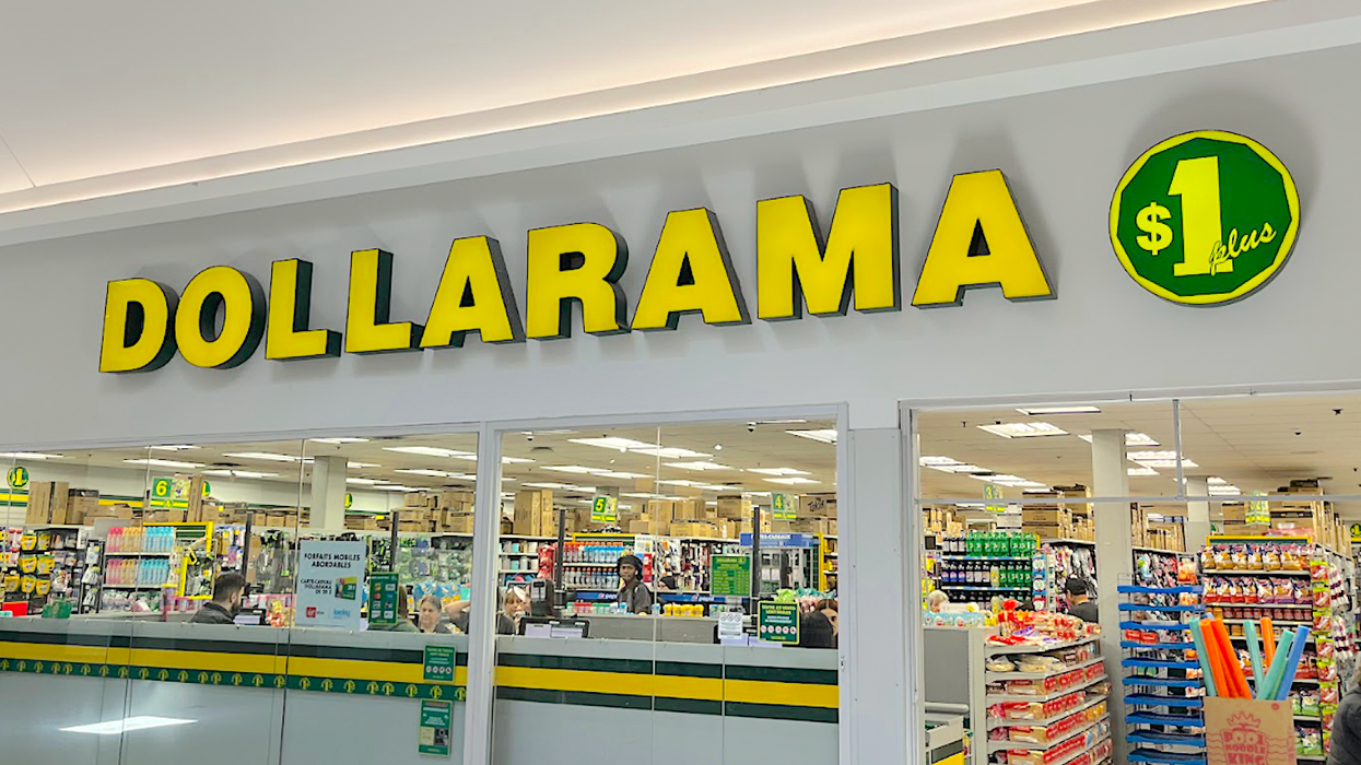 Devanture du Dollarama dans un centre commercial.