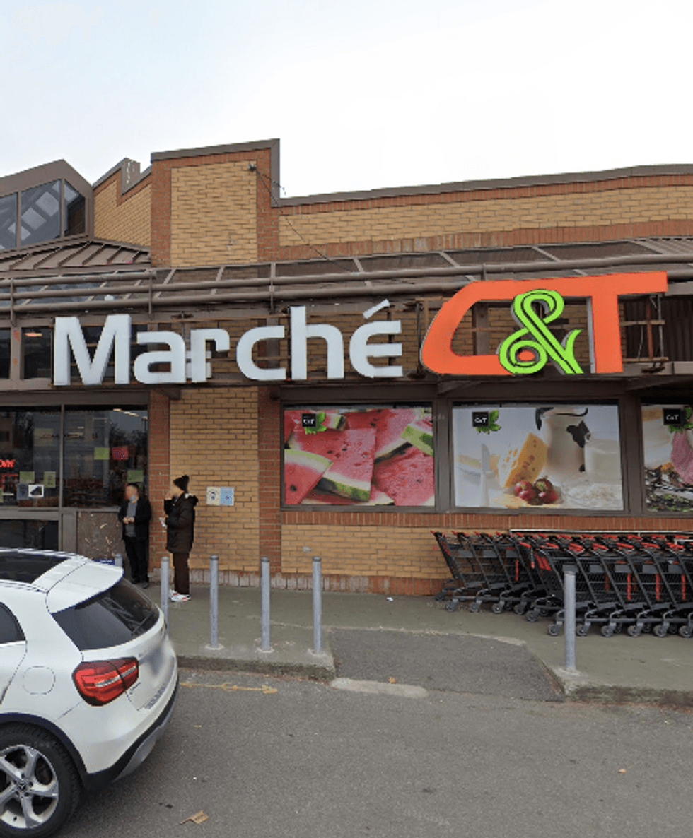 Devanture du March\u00e9 C&T \u00e0 Montr\u00e9al.