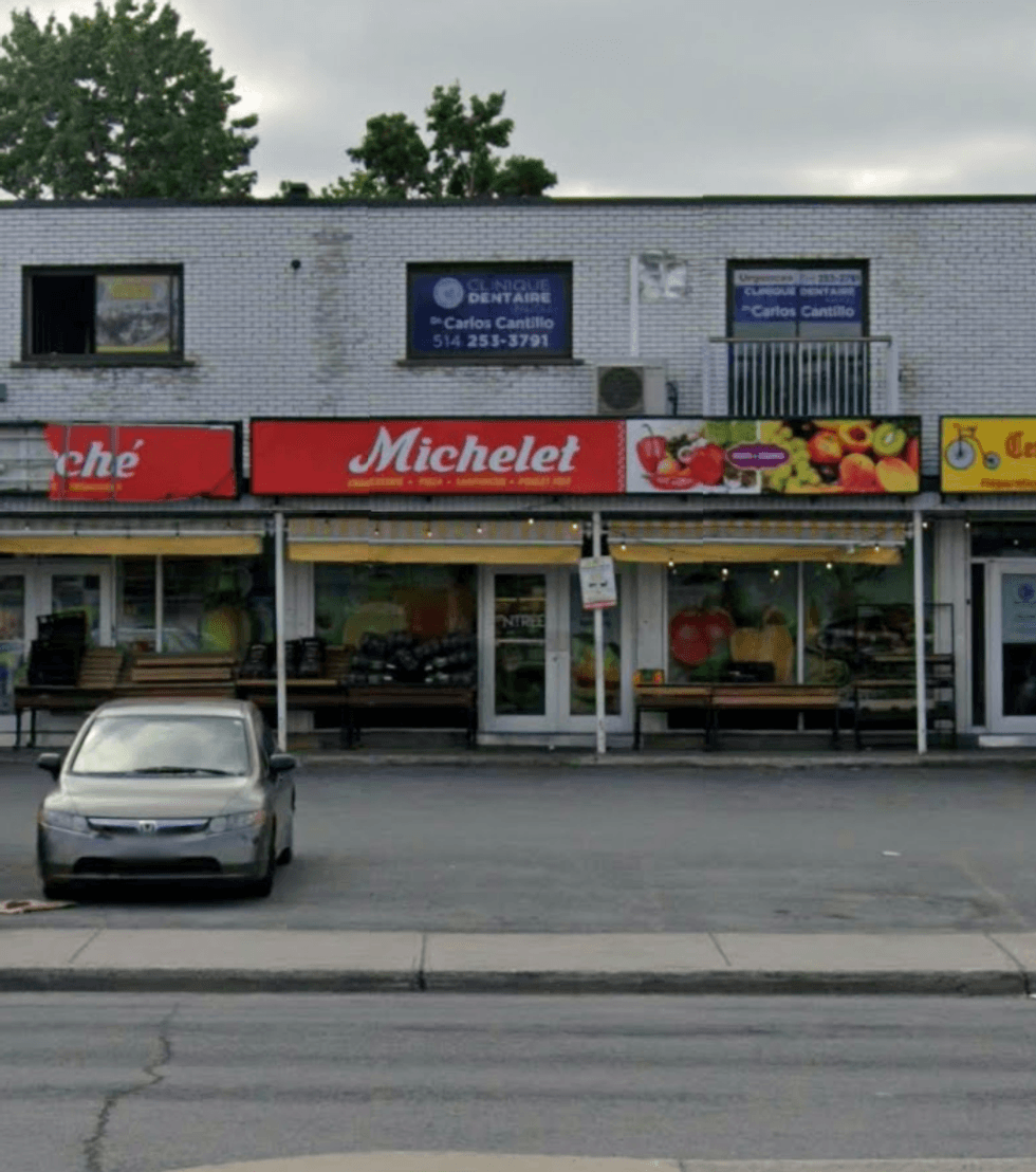 Devanture du march\u00e9 Michelet \u00e0 Montr\u00e9al.