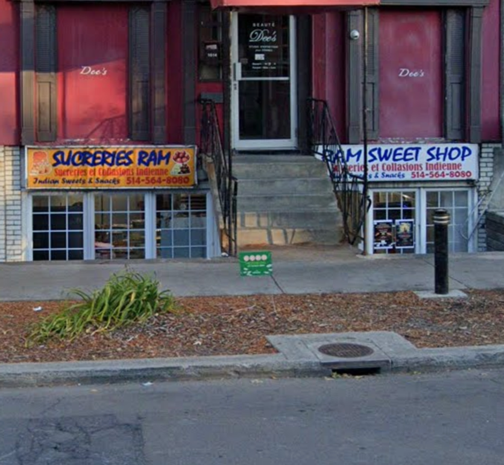 Devanture du Ram Sweet Shop \u00e0 Montr\u00e9al.