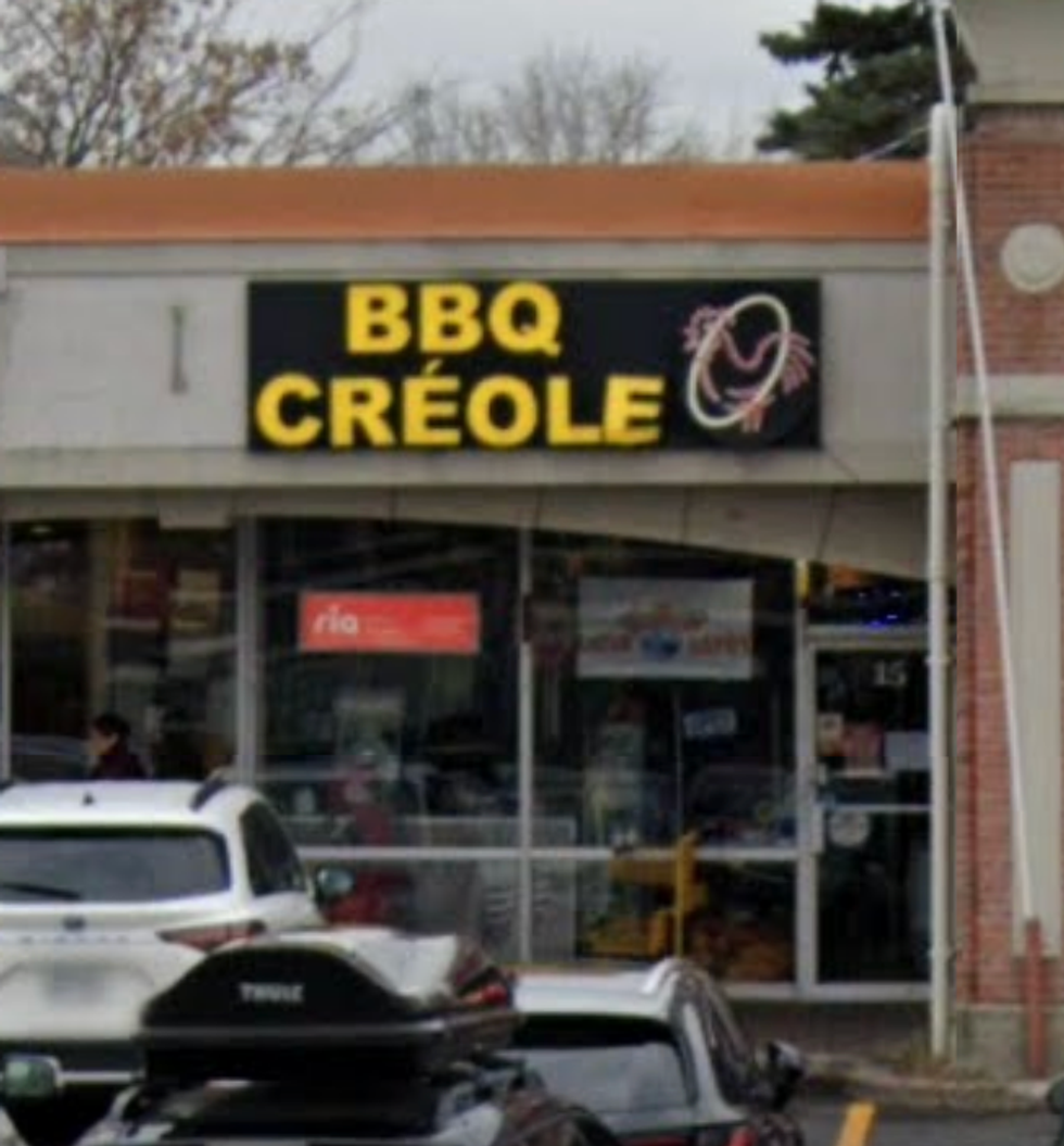 Devanture du restaurant Barbecue Cr\u00e9ole \u00e0 Brossard.