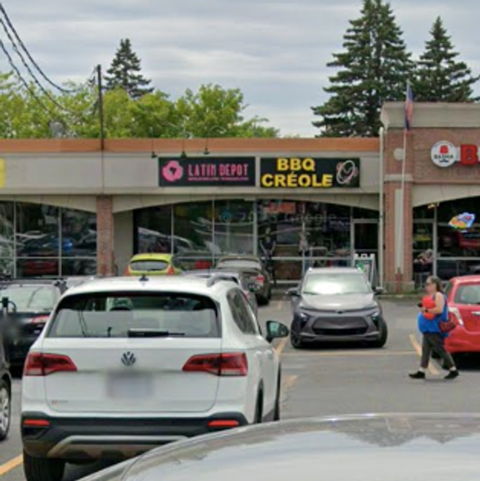 Devanture du restaurant BBQ Cr\u00e9ole.