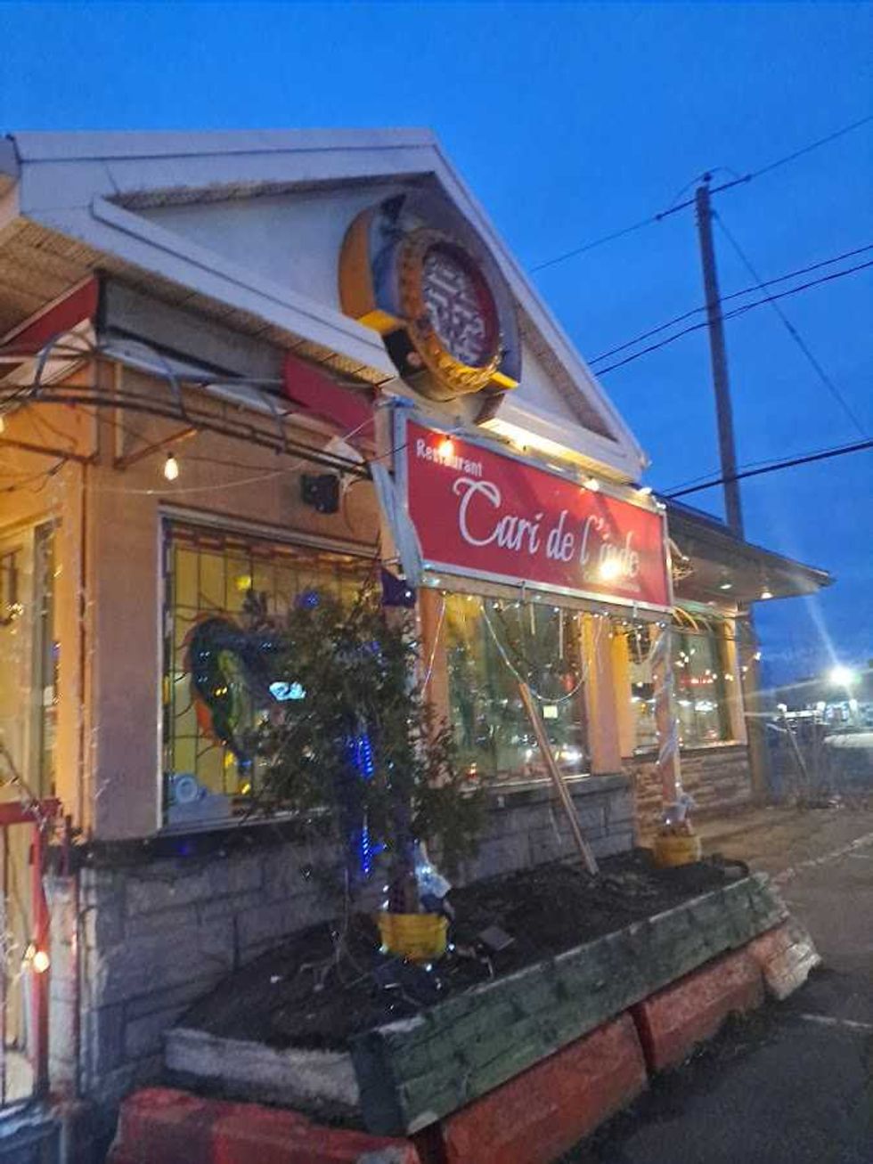 Devanture du restaurant Cari de l'Inde \u00e0 Qu\u00e9bec.