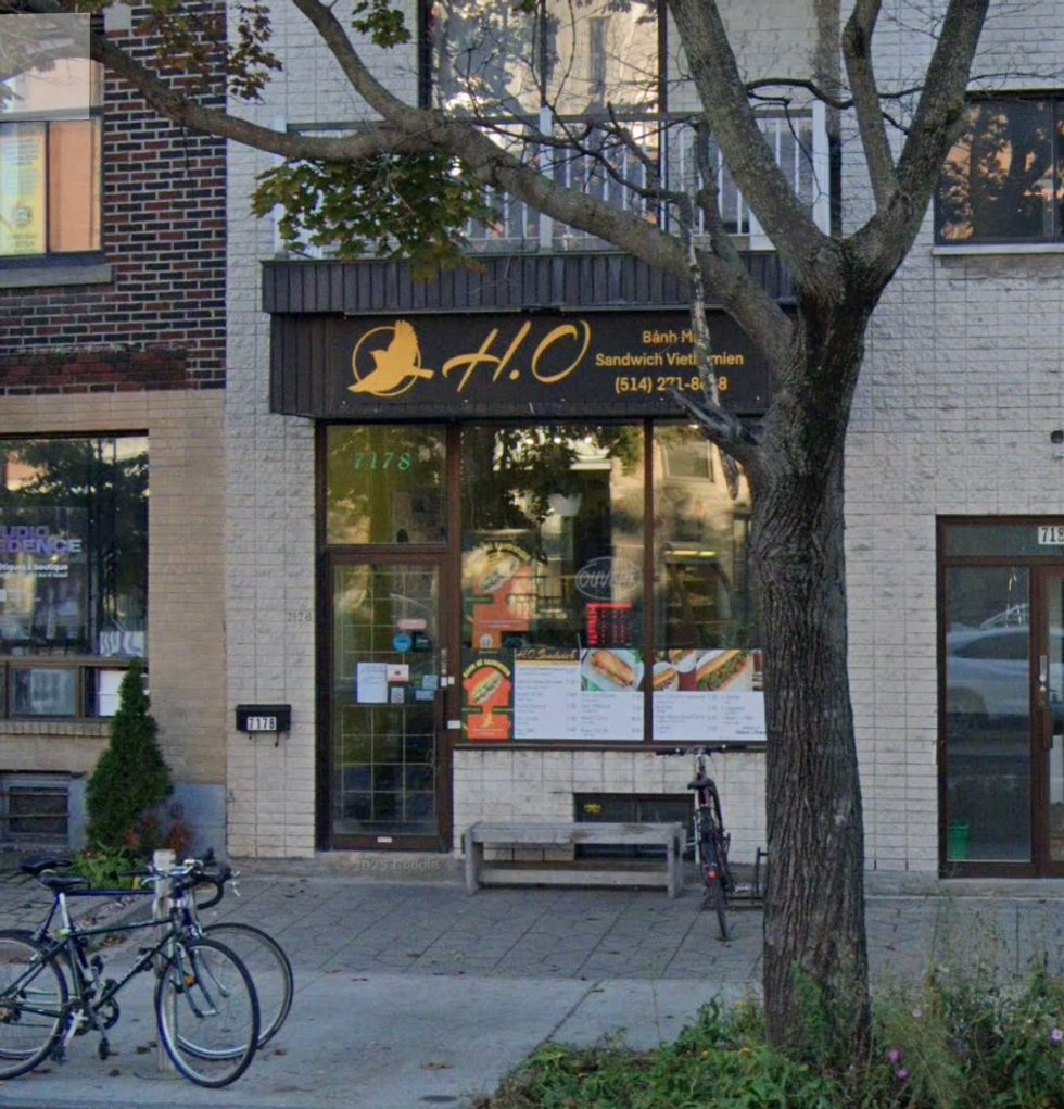 Devanture du restaurant H.O. Sandwich Vietnamien \u00e0 Montr\u00e9al.