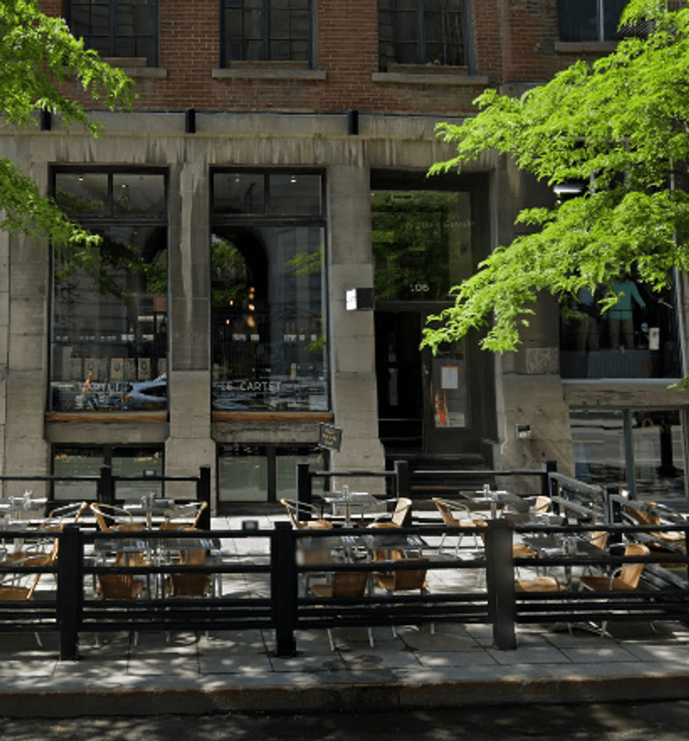 Devanture du restaurant Le Cartet \u00e0 Montr\u00e9al.