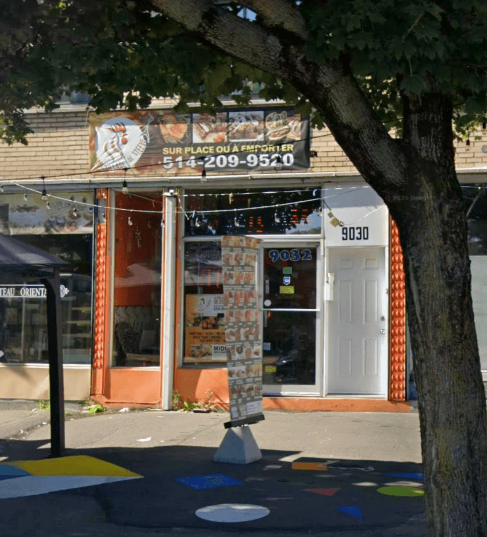 Devanture du restaurant Les Grillades de Steeve \u00e0 Montr\u00e9al.
