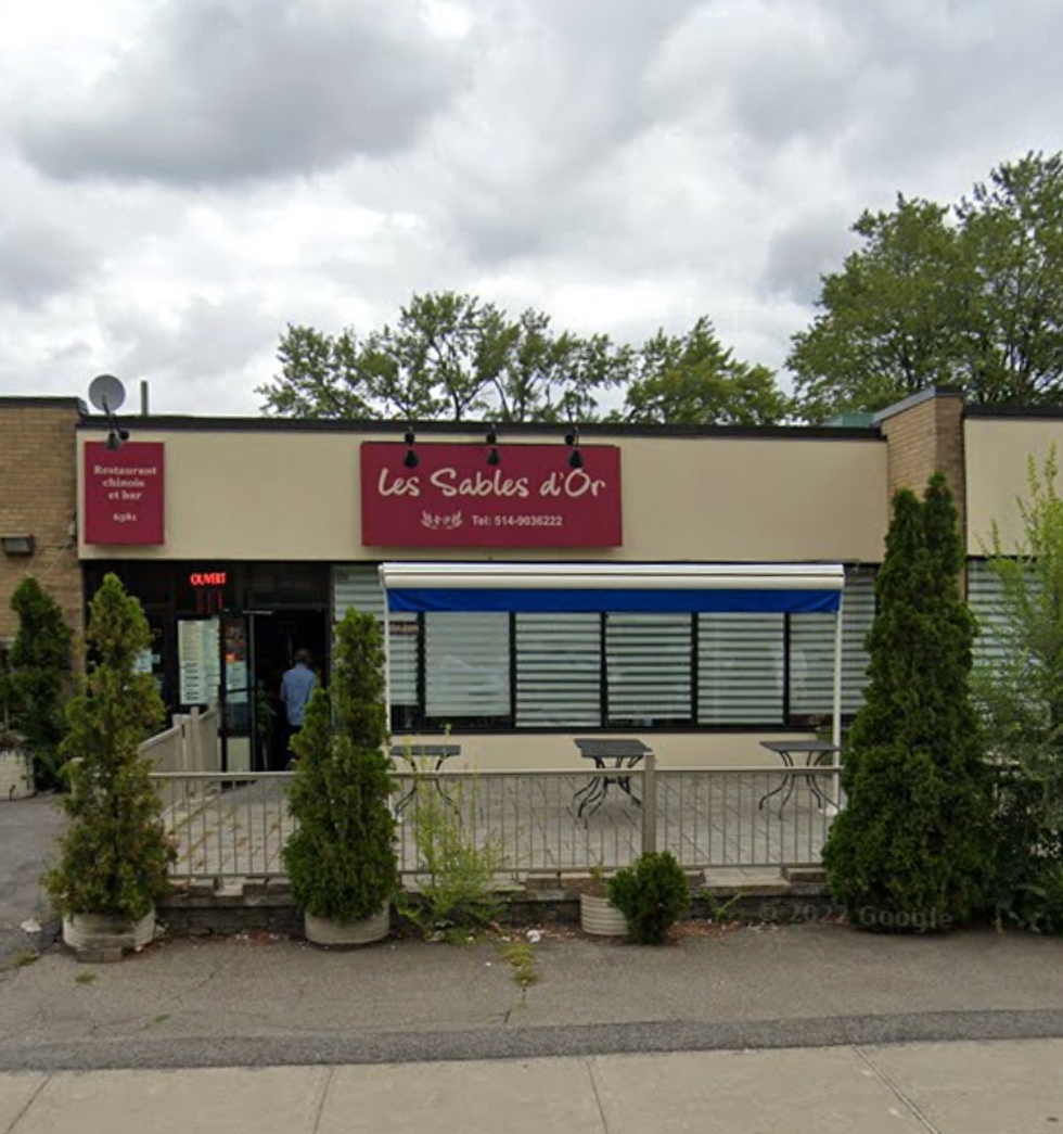 Devanture du restaurant Les Sables d'Or \u00e0 Montr\u00e9al.