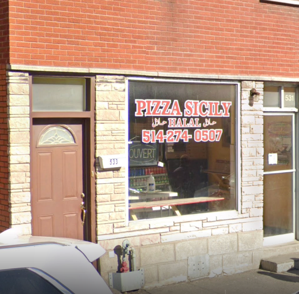 Devanture du restaurant Pizza Sicile Halal \u00e0 Montr\u00e9al.