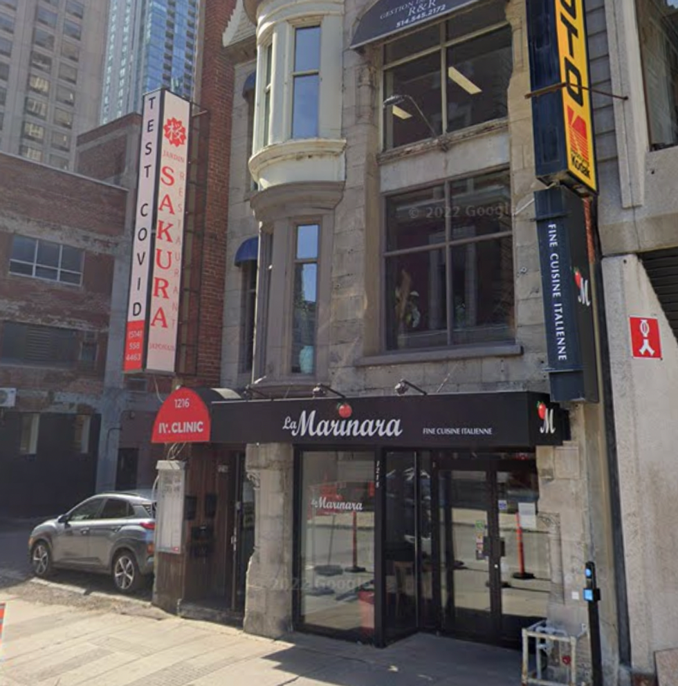 Devanture du restaurant Restaurant Sakura \u00e0 Montr\u00e9al.