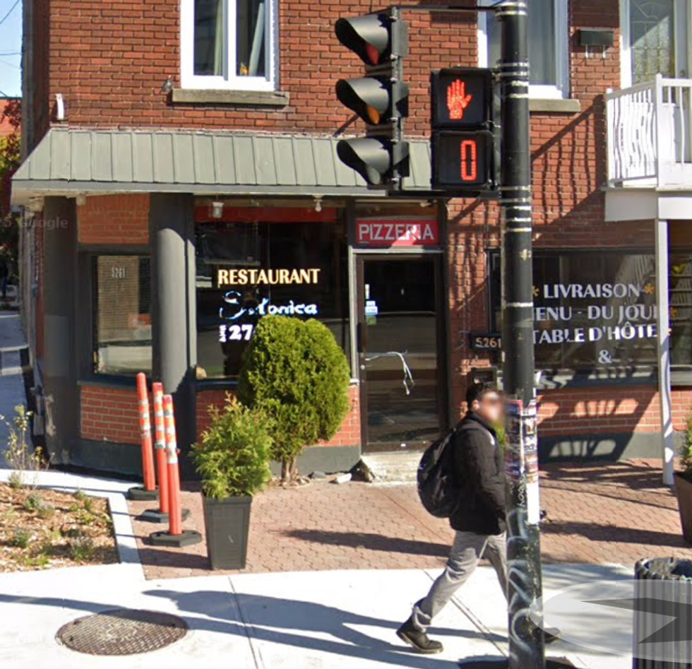 Devanture du restaurant Restaurant Salonica \u00e0 Montr\u00e9al.