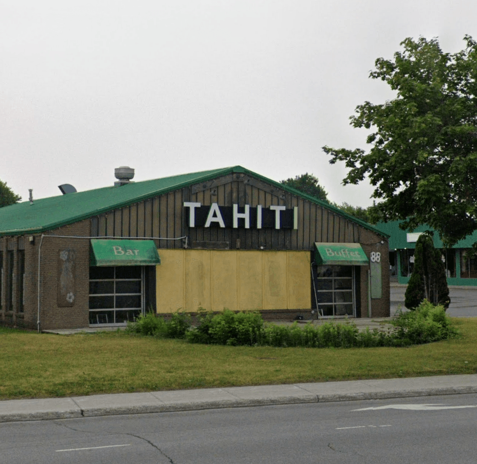 Devanture du restaurant Restaurant Tahiti \u00e0 Ch\u00e2teauguay.