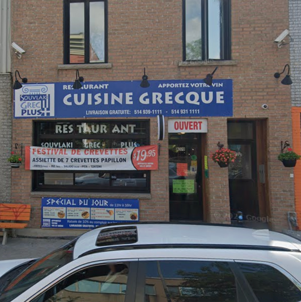 Devanture du restaurant Souvlaki Grec Plus \u00e0 Montr\u00e9al.