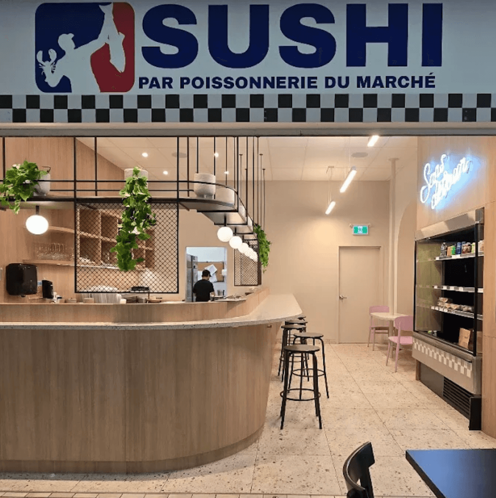 Devanture du restaurant Sushi March\u00e9 440 \u00e0 Laval.