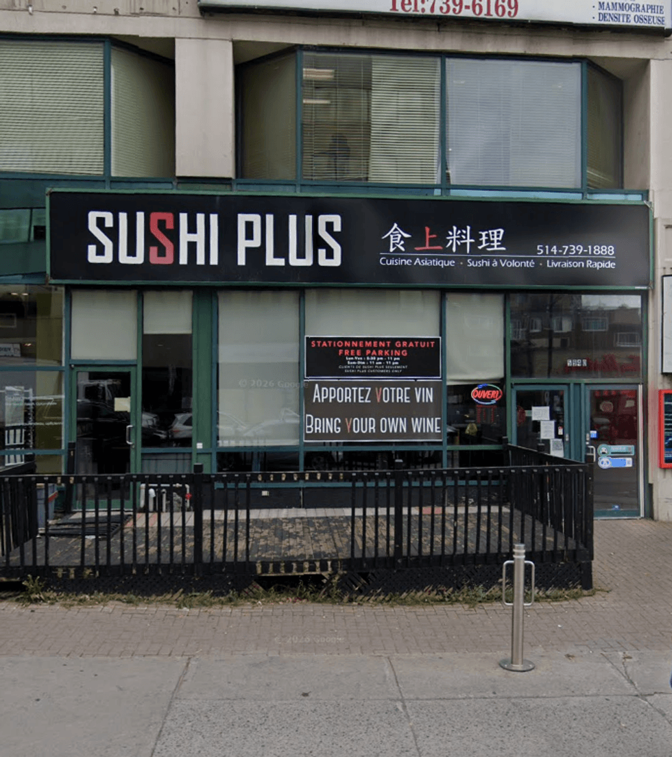 Devanture du restaurant Sushi Plus \u00e0 Montr\u00e9al.