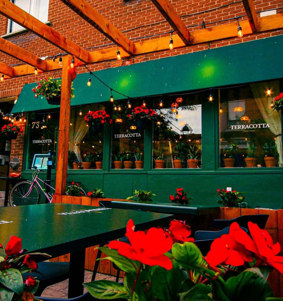 Devanture du restaurant Terracotta \u00e0 Montr\u00e9al.