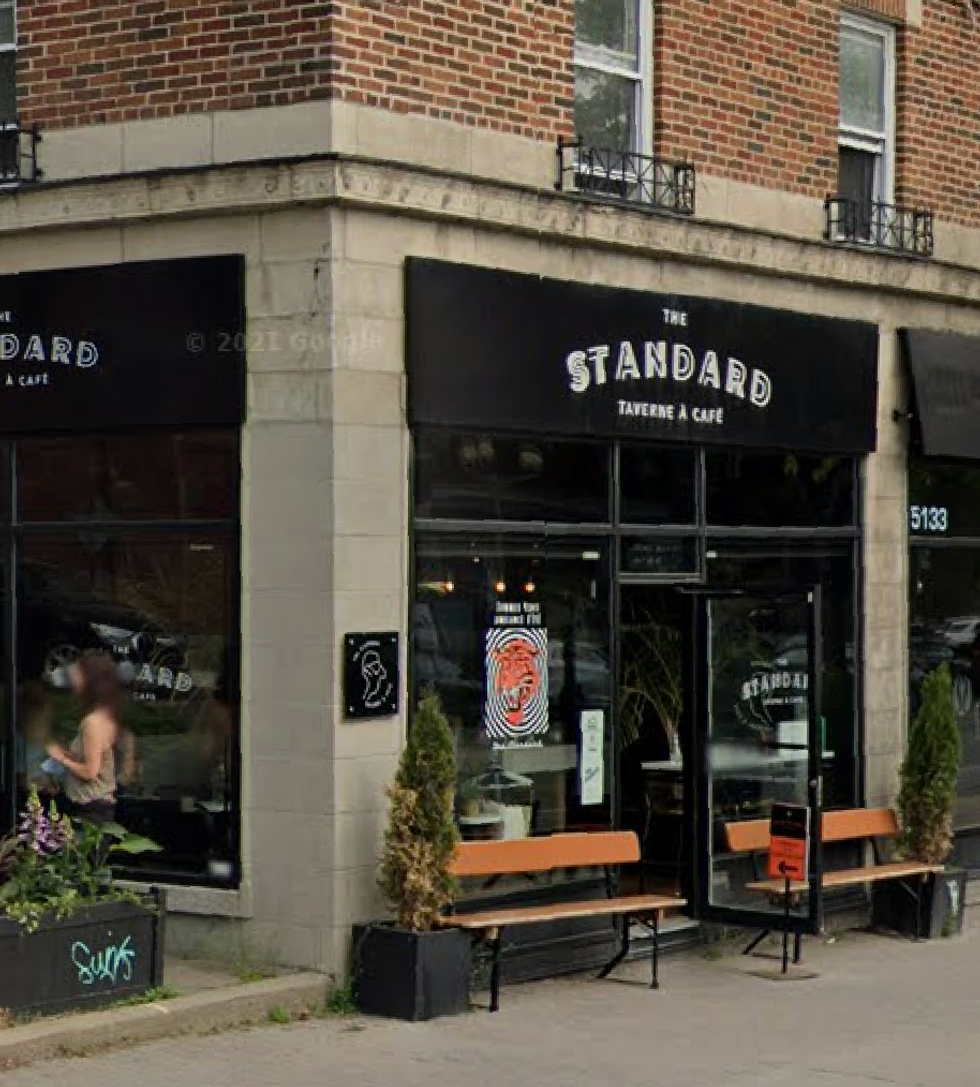 Devanture du restaurant The Standard \u00e0 Montr\u00e9al.
