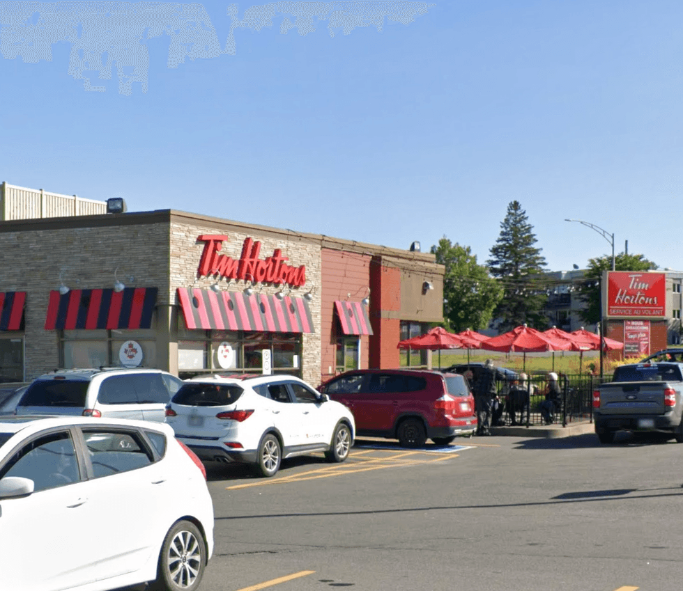 Devanture du restaurant Tim Hortons \u00e0 Alma.