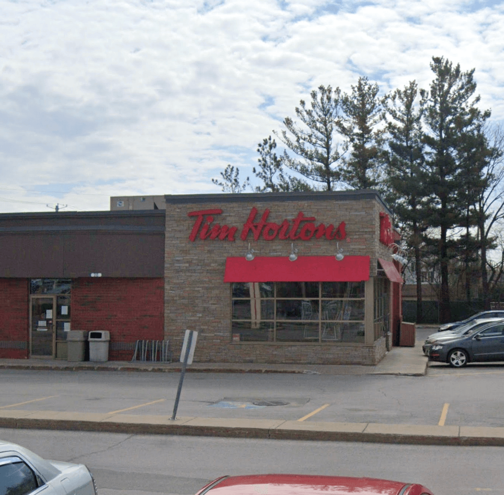 Devanture du restaurant Tim Hortons \u00e0 Boisbriand, sanctionn\u00e9 par le MAPAQ.