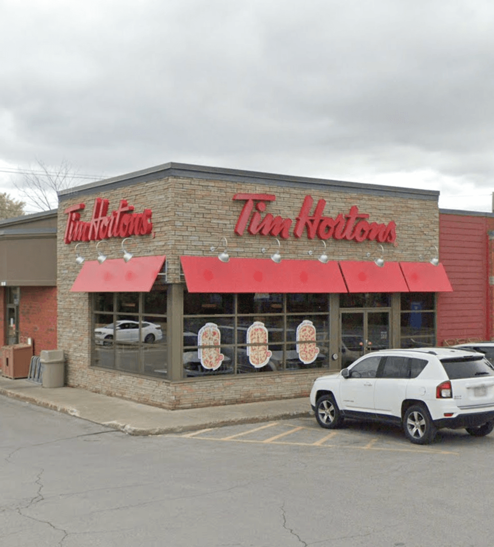 Devanture du restaurant Tim Hortons \u00e0 Boisbriand, sanctionn\u00e9 par le MAPAQ.