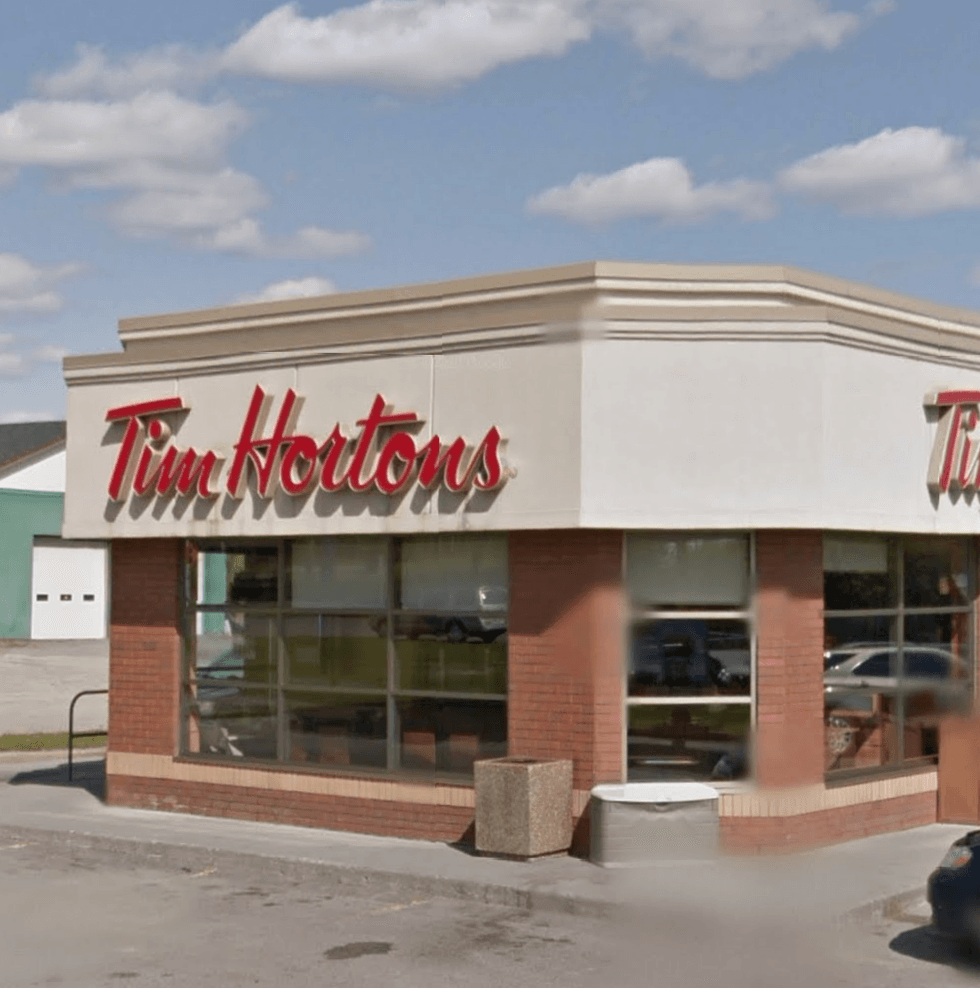 Devanture du restaurant Tim Hortons \u00e0 Gatineau, sanctionn\u00e9 par le MAPAQ en mai 2026.