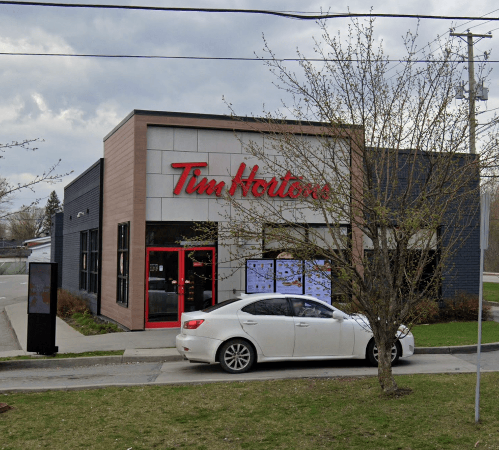 Devanture du restaurant Tim Hortons \u00e0 Gatineau, sanctionn\u00e9 par le MAPAQ.