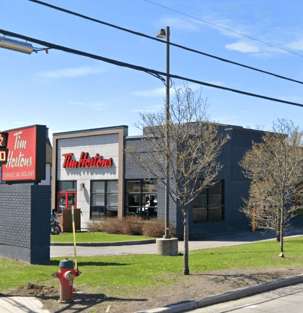 Devanture du restaurant Tim Hortons \u00e0 Gatineau, sanctionn\u00e9 par le MAPAQ.