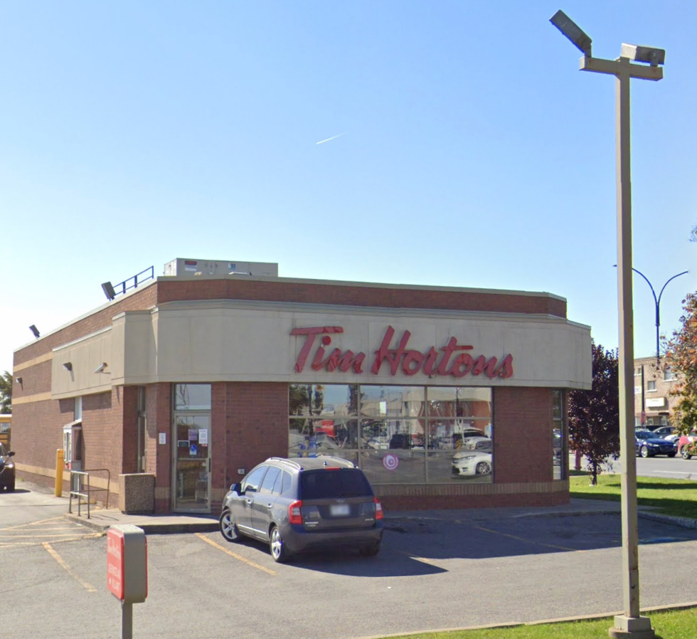 Devanture du restaurant Tim Hortons \u00e0 Montr\u00e9al.
