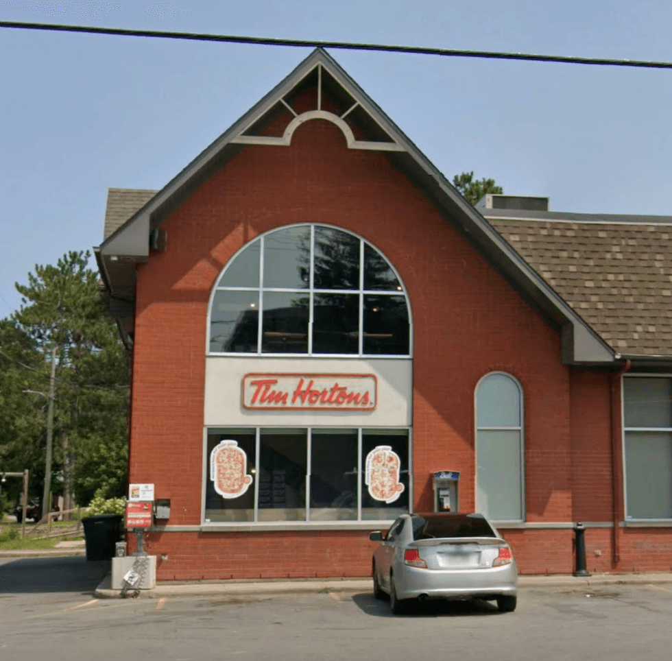 Devanture du restaurant Tim Hortons \u00e0 Rawdon, sanctionn\u00e9 par le MAPAQ.