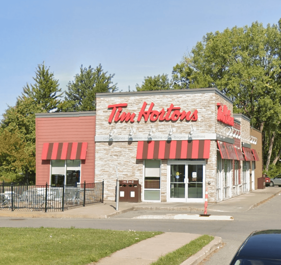 Devanture du Tim Hortons.