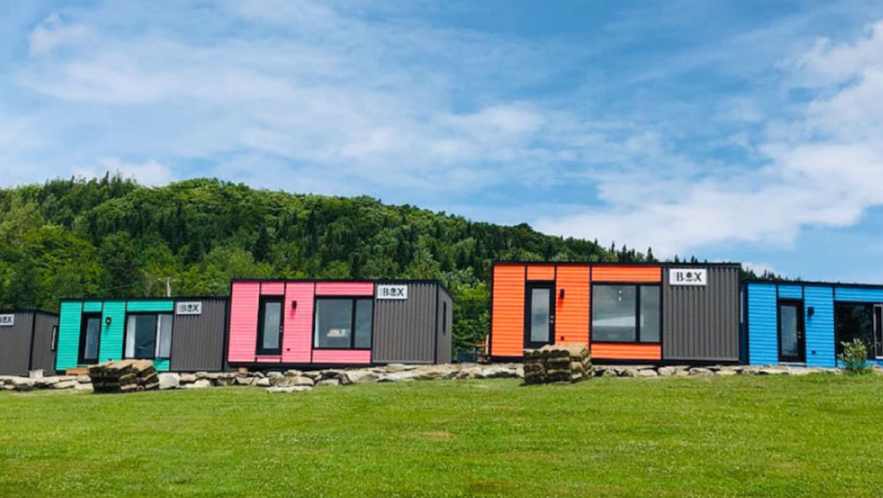 Domaine du radar : Tu peux dormir dans ces adorables « Coolbox » colorées à seulement 1h de Québec