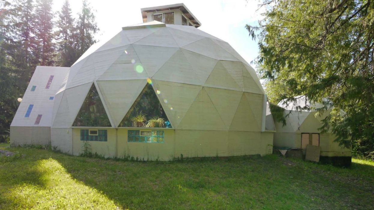 Dome House In BC Costs Just $365K & It's The Perfect Starter Home (PHOTOS)
