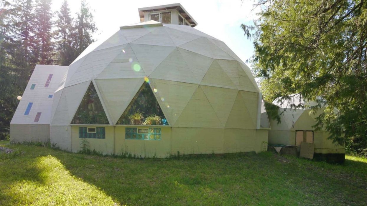 Dome House In BC Costs Just $365K & It's The Perfect Starter Home (PHOTOS)