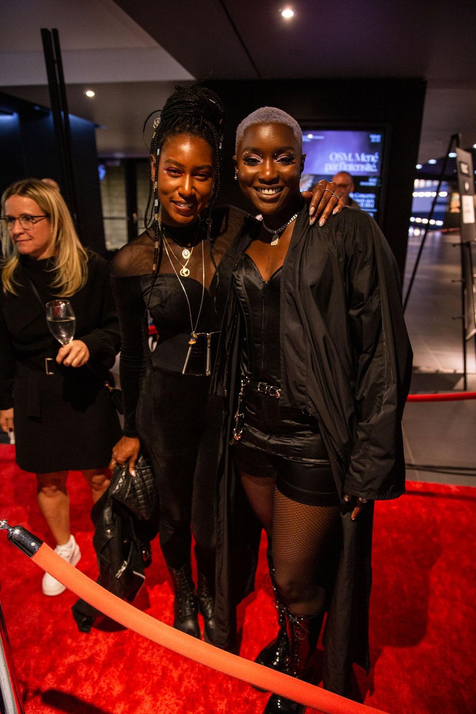 Dominique Fils-Aim\u00e9 et Sarahm\u00e9e.