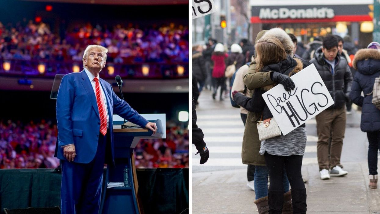 Donald Trump. Droite : Deux personnes se faisant un câlin dont une avec une pancarte « free hugs ».