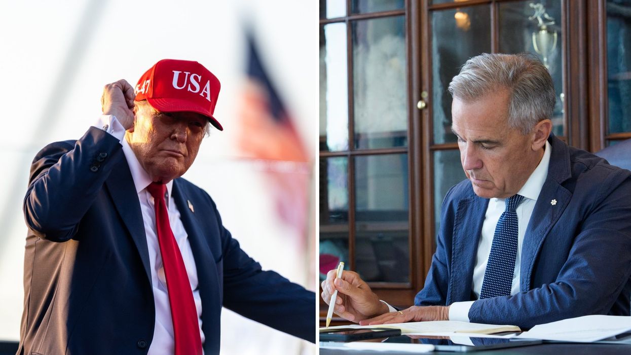 Donald Trump. Droite : Mark Carney.