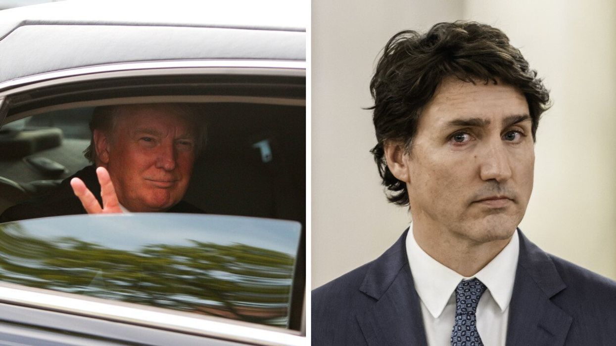 Donald Trump fait un signe de paix dans sa voiture. Droite : le premier ministre Justin Trudeau.