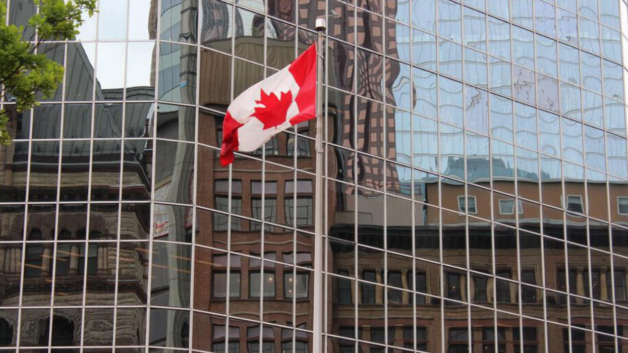 Drapeau canadien.