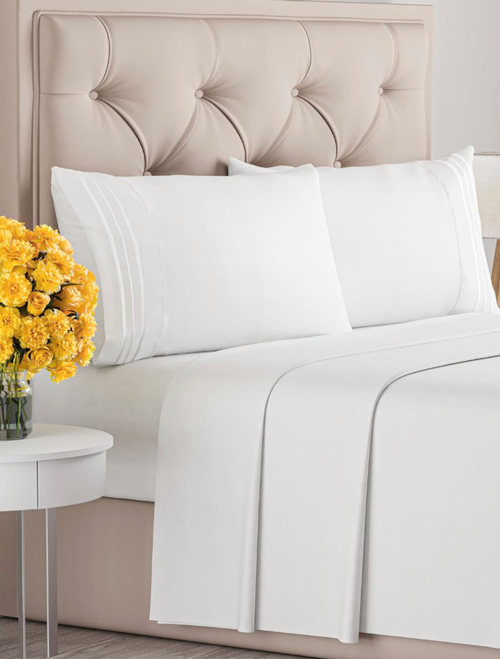 Draps de lit de qualit\u00e9 h\u00f4teli\u00e8re.