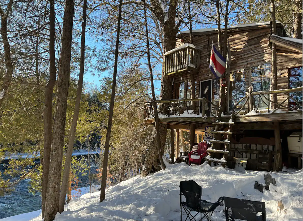 Eco-Friendly Waterfront Treehouse.
